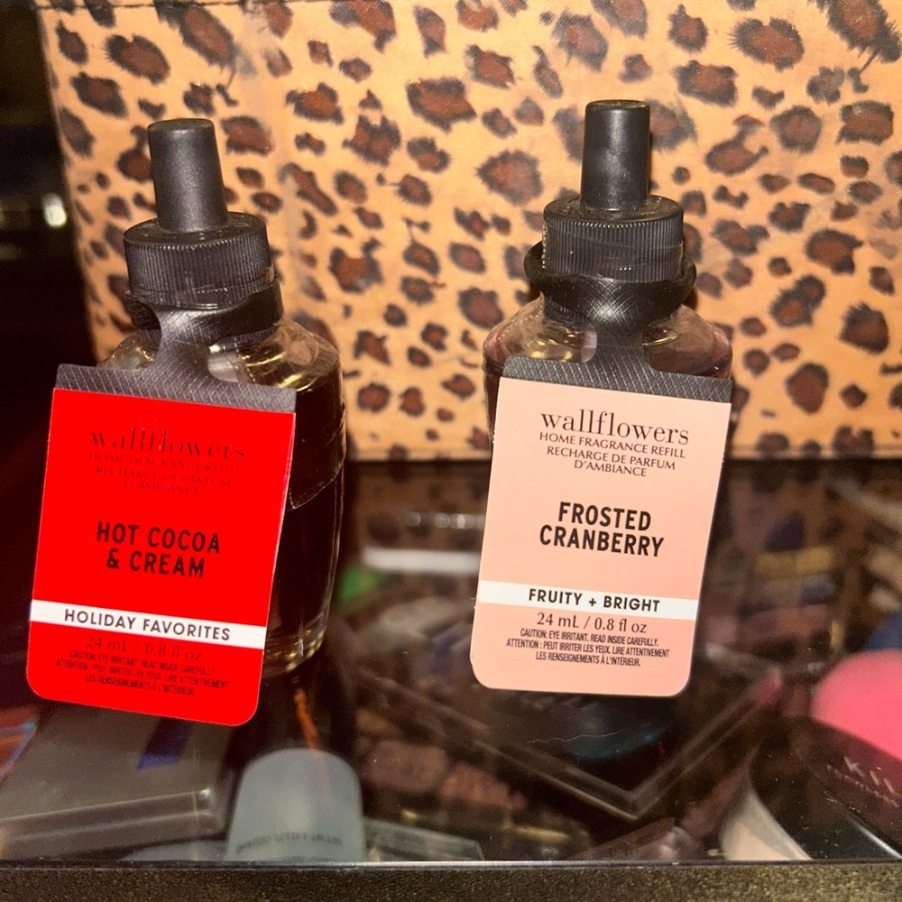 Bath & Body Works Wallflowers Hot Cocoa & Cream and Frosted Cranberry